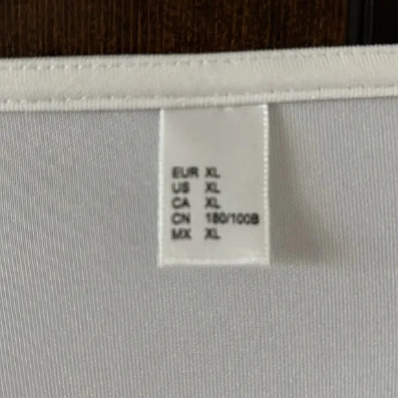 Beautiful white blouse - Picture 5 of 5